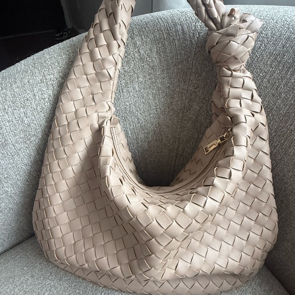 Chic Tan Woven Hobo Bag - Picture 3 of 6